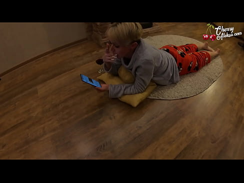 ❤️ Bláznivá blondýnka kouří obrovské péro a poskakuje na něm - anální sex ☑ Super porno u porna cs.bencoineth.top ❤
